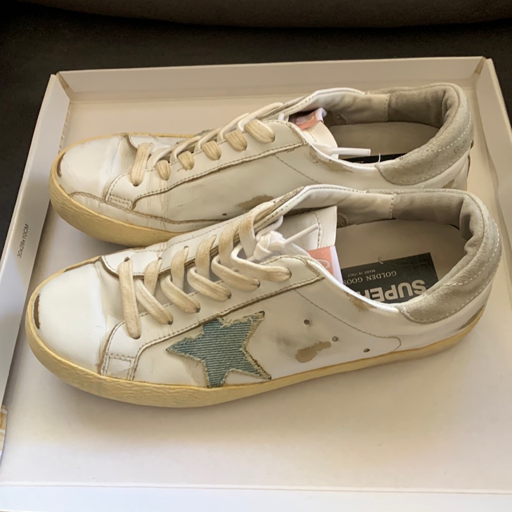 GOLDEN GOOSE SUPERSTAR Size 8 it runs small 7.5